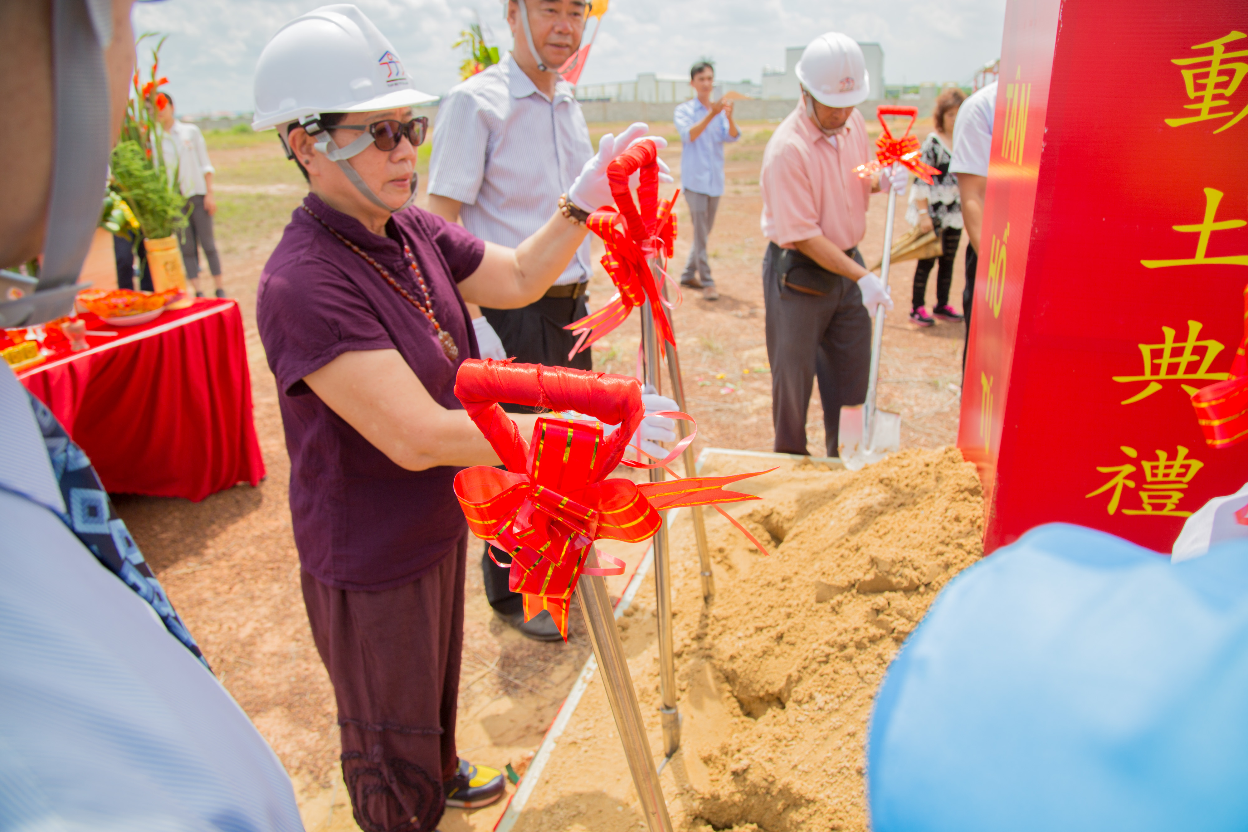 THI CÔNG NHÀ XƯỞNG HỒNG THÁI