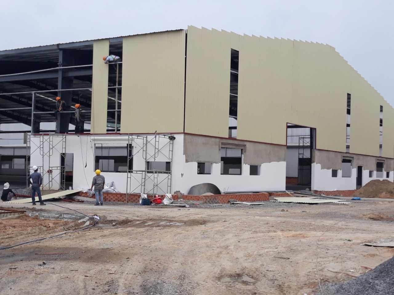 THI CÔNG NHÀ XƯỞNG VIỆT HỒ TÚ 1