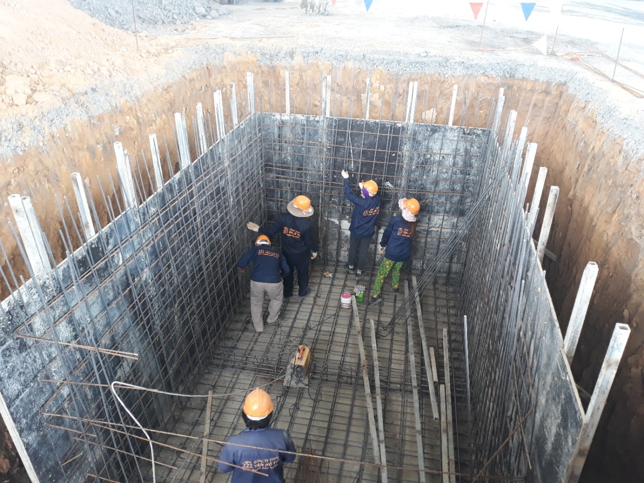 THI CÔNG NHÀ XƯỞNG VIỆT HỒ TÚ 1