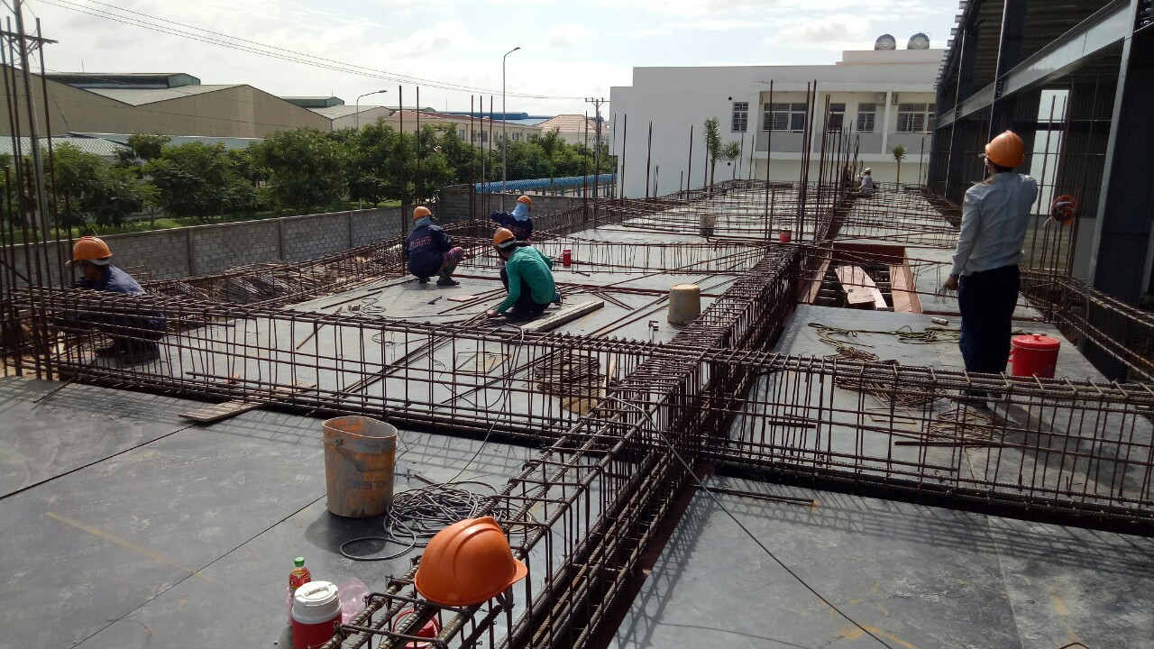 THI CÔNG NHÀ XƯỞNG VIỆT HỒ TÚ 1