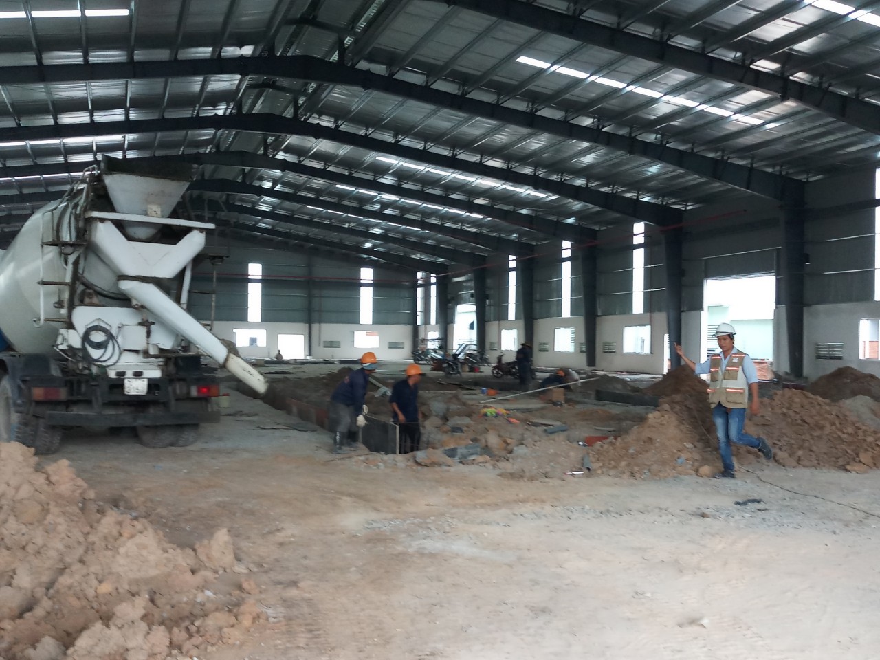 THI CÔNG NHÀ XƯỞNG VIỆT HỒ TÚ 1