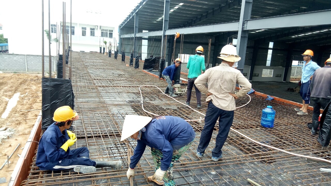 THI CÔNG NHÀ XƯỞNG VIỆT HỒ TÚ 1