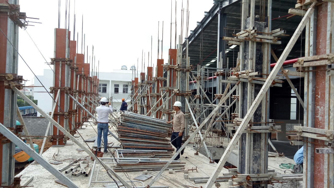 THI CÔNG NHÀ XƯỞNG VIỆT HỒ TÚ 1