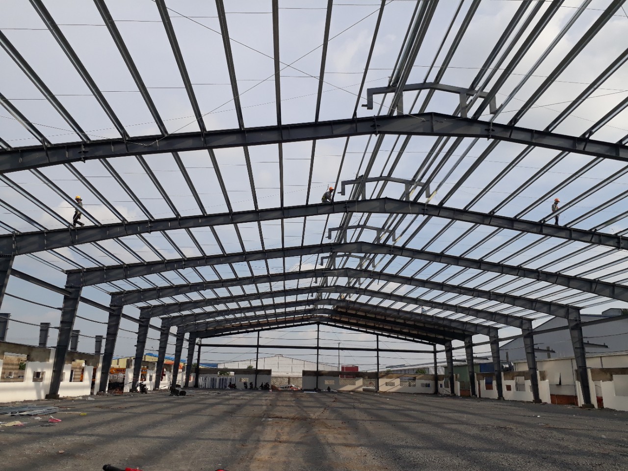 THI CÔNG NHÀ XƯỞNG VIỆT HỒ TÚ 1