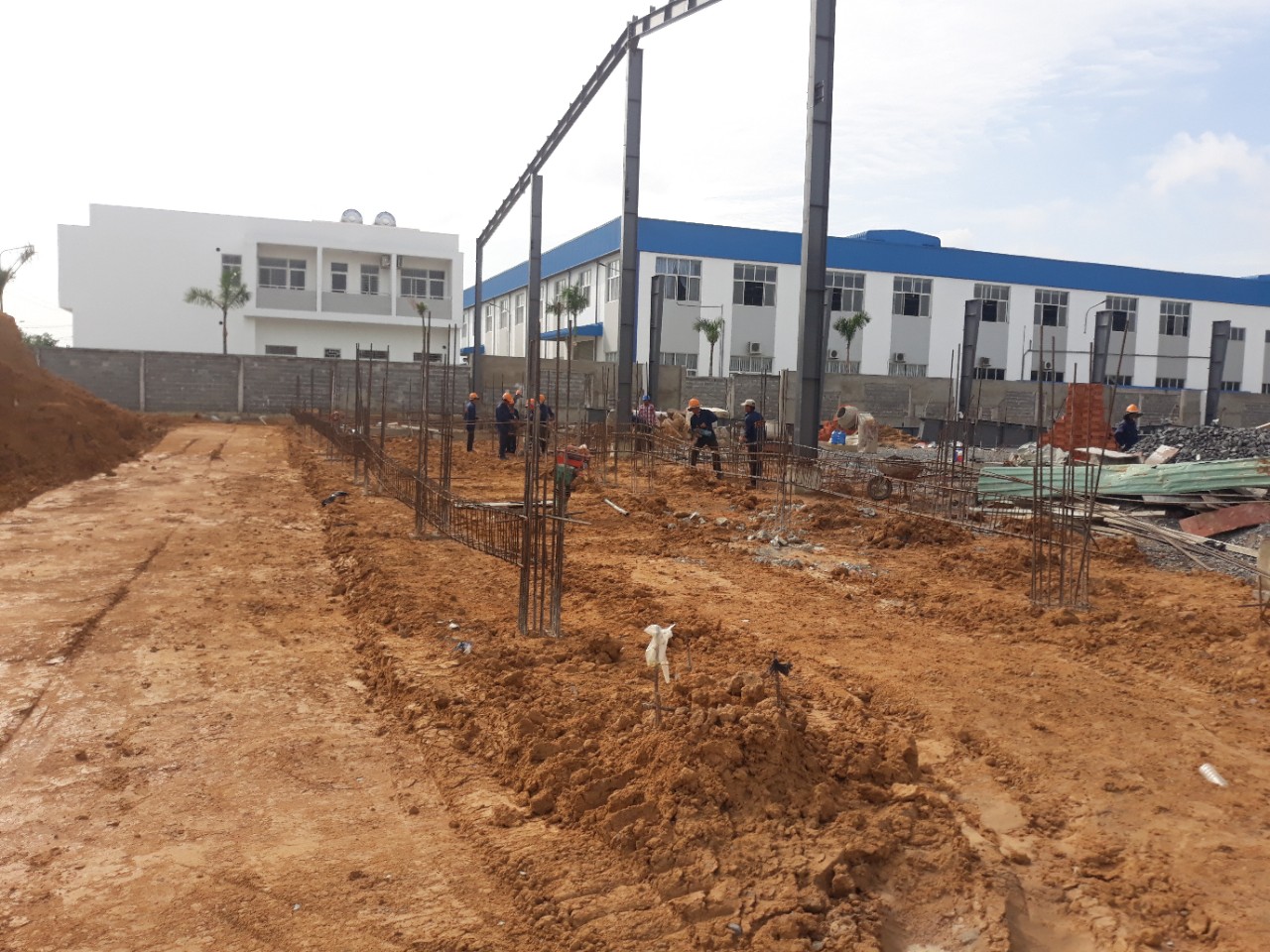 THI CÔNG NHÀ XƯỞNG VIỆT HỒ TÚ 1