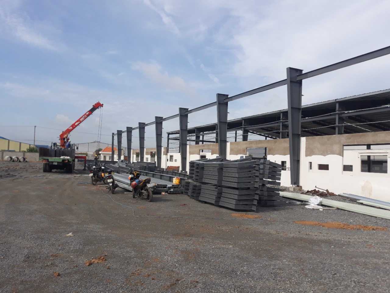 THI CÔNG NHÀ XƯỞNG VIỆT HỒ TÚ 1