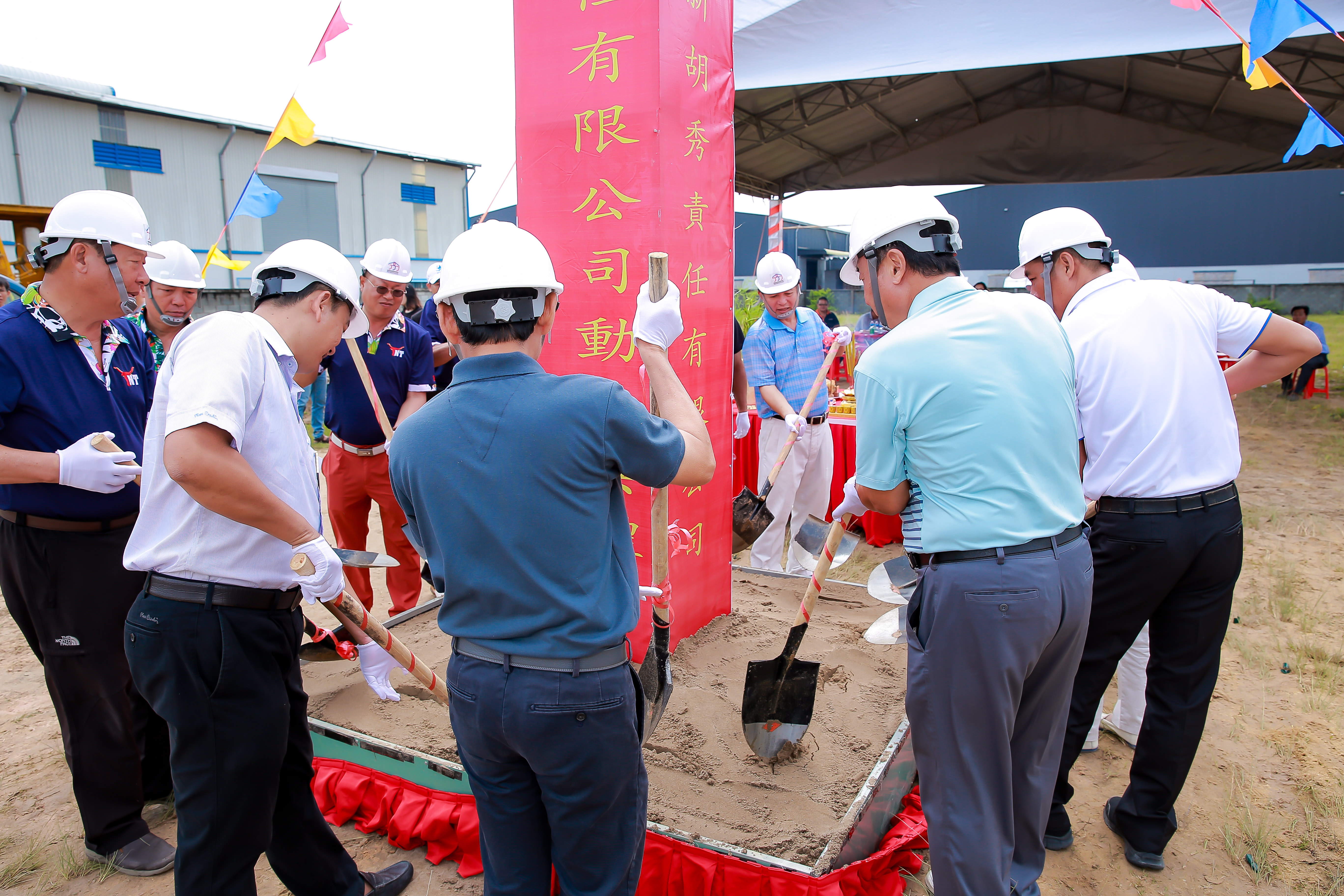 THI CÔNG NHÀ XƯỞNG FORWARD